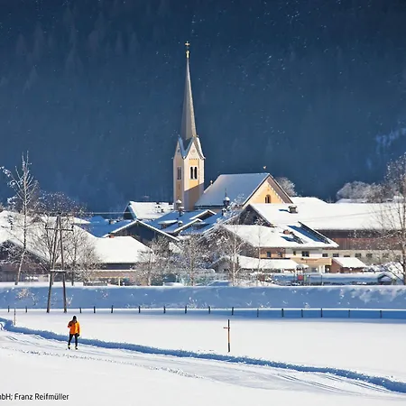 Nahe Den Skigebieten Und Ausgangspunkt Zu Sehenswuerdigkeiten By Interhome